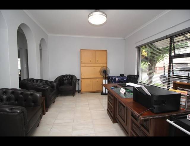 5 BEDROOM HOUSE FOR SALE IN FRAAIUITSIG